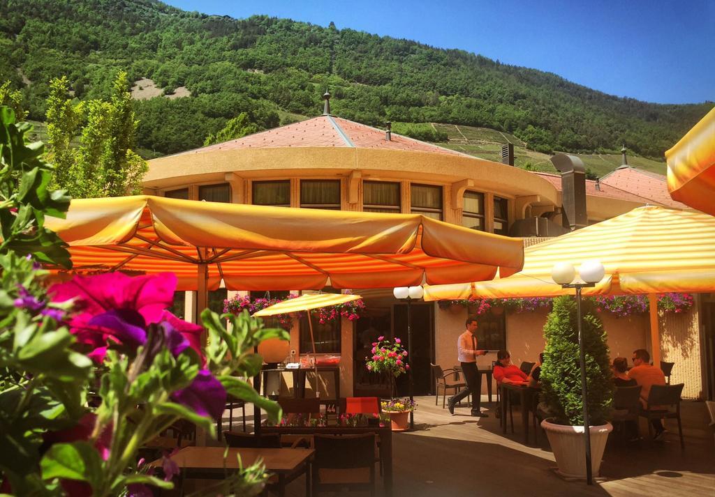 Hotel Restaurant La Porte D'Octodure Martigny Exterior photo